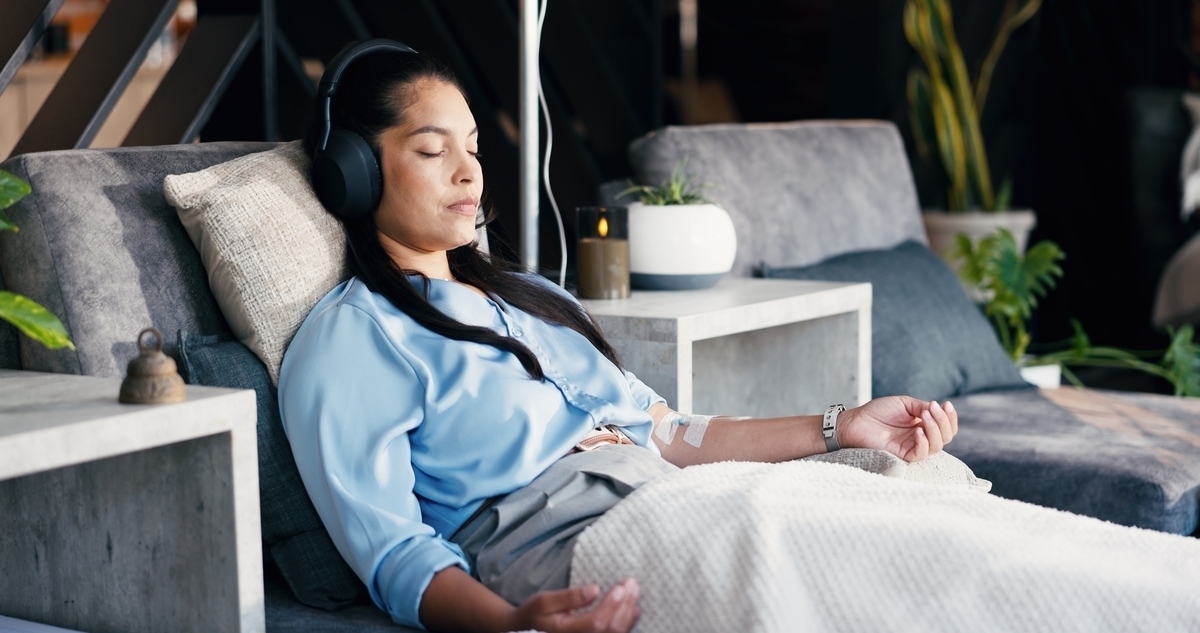 Woman experiencing no iron infusion side effects while relaxing during IV session