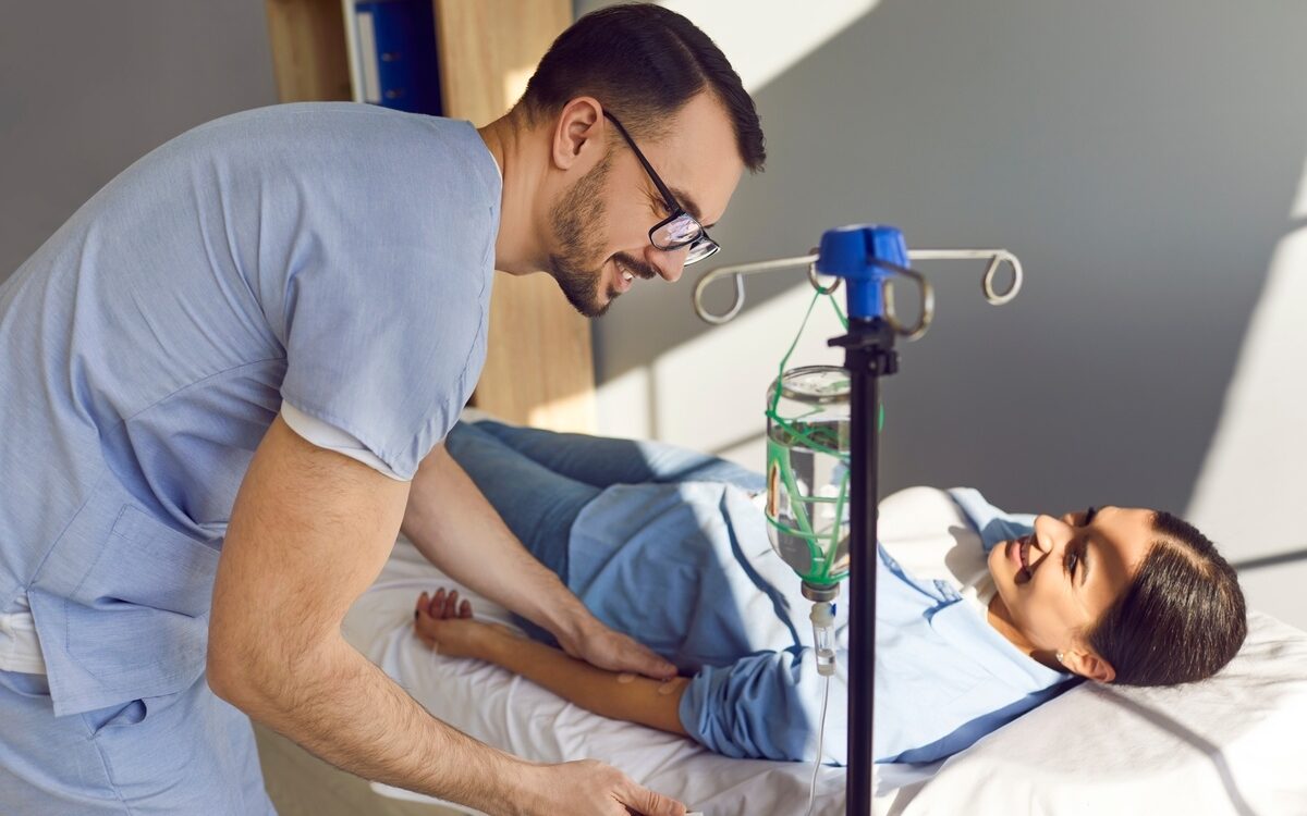 NAD IV Therapy Side Effects: Provider Monitoring a Patient's Infusion